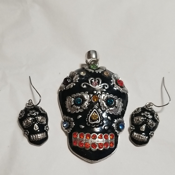 DIAS DE LOS MUERTES Skull Pendant & Earrings Set NWOT, 2.5", 1" - Picture 1 of 5